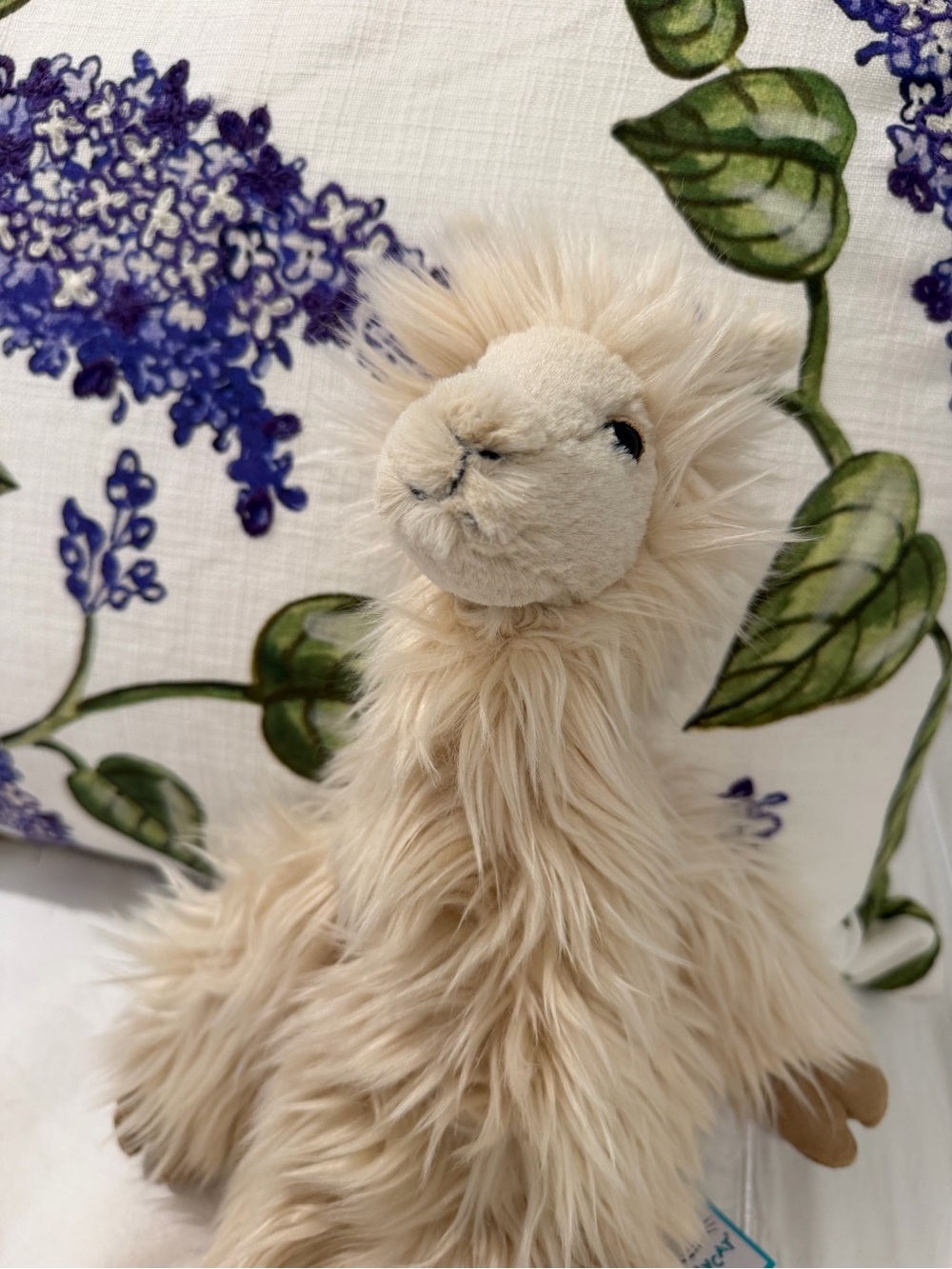 Jellycat plush cream llama. Luis. NWT.